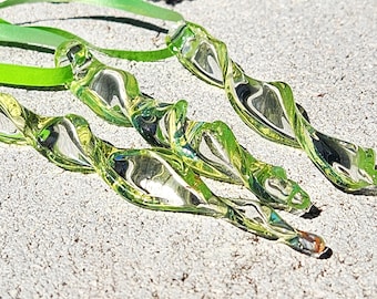 Set of 3 Lime Green Spiral Glass Suncatchers – Handmade Garden Decorations