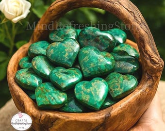 A Rare Natural Heart for Valentine‘s: Raw Emerald Crystal Carving – The Ultimate Gift & Gemstone Art Piece