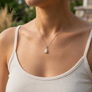 Collier goutte opale de feu multicolore aux couleurs changeantes, chaîne réglable, pierre de naissance significative, cadeau souvenir élégant pour son anniversaire
