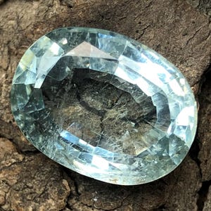10.90ct Natural Zambian Emerald – Faceted Oval Cut 15x11mm – Green Loose Gemstone for Ring or Pendant