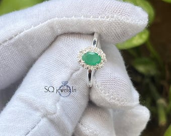 Oval Cut Emerald Halo Ring, 925 Sterling Silver Green Gemstone Ring, Classic Cluster Engagement Ring, Vintage May Birthstone Ring for Her