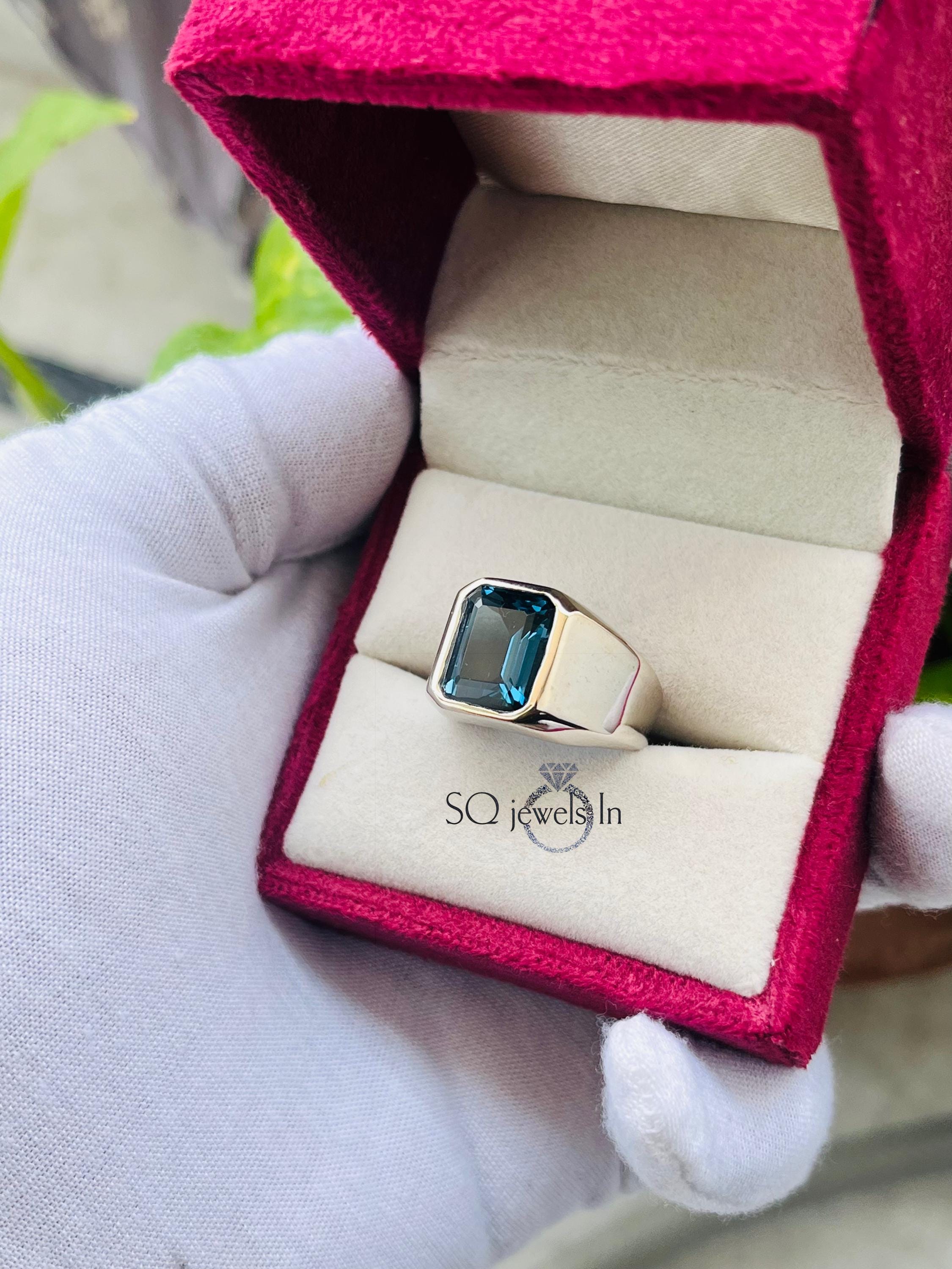 エメラルドカットのアレキサンドライトメンズリング。925スターリング