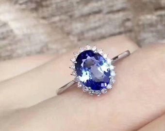 繊細なタンザナイトハローリング、925スターリングシルバーのブルータンザナイトオーバルカットリング、12月の誕生石リング、彼女へのユニークなデザインのタンザナイトリング