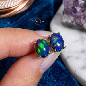 Oorbellen met natuurlijke zwarte opaal, ovale zwarte opaal solitaire oorbellen van 925 sterling zilver, donkere opaal vuuroorbellen, geboortesteen van oktober, cadeau voor haar