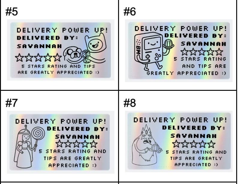 K&ouml;nnte beinhalten: Ein Set aus vier rechteckigen holografischen Aufklebern mit verpixeltem Text und Zeichentrickfiguren. Jeder Aufkleber zeigt DELIVERY POWER UP, DELIVERED BY: SAVANNAH, f&uuml;nf Sterne und den Text 5 STARS RATING AND TIPS ARE GREATLY APPRECIATED :)