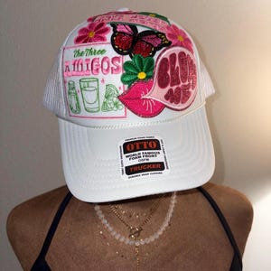 Czapka trucker z łatkami