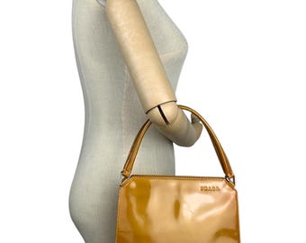 Vintage Prada Gul Läderväska med Topphandtag – Mönstrad Designerväska