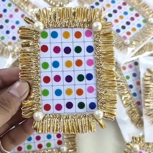 Libro de bindis indios con diseños variados de encaje: recuerdos de mehendi, regalos para Pooja, obsequios de henna/pithi, regalos para damas Shaadi y recuerdos para fiestas nupciales.