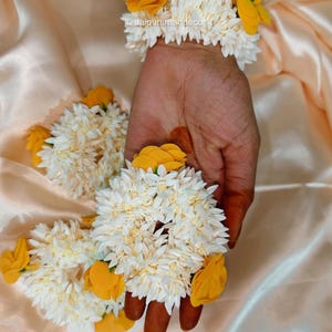 Jasmine Gajra Hair Accessory,Wrist Bracelet,Scrunchie Mogra,Floral for Haldi,Mehndi,Sangeet,Indian&Pakistani Wedding, Nikah,Bridesmaid Favor