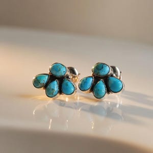 Oryginalne kolczyki z turkusem - kolczyki ze srebra próby 925 - kolczyki w kształcie półgroszku - kolczyki z turkusem w kształcie gruszki i owalu - kolczyki z turkusem
