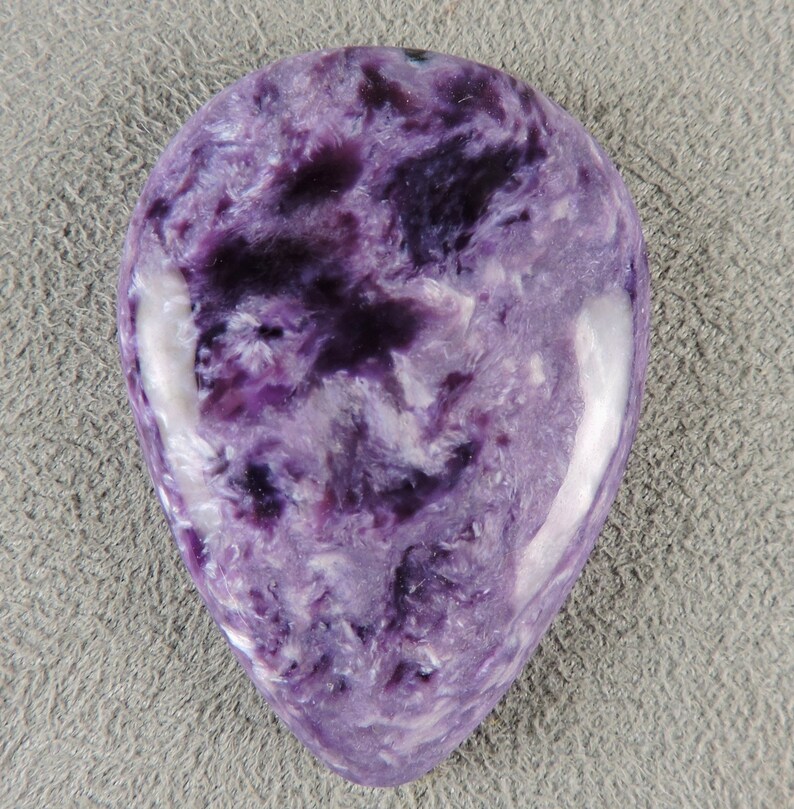 Charoite Cabochon, Chatoyant Charoite Cab. C6615, da 49erMinerali immagine 6