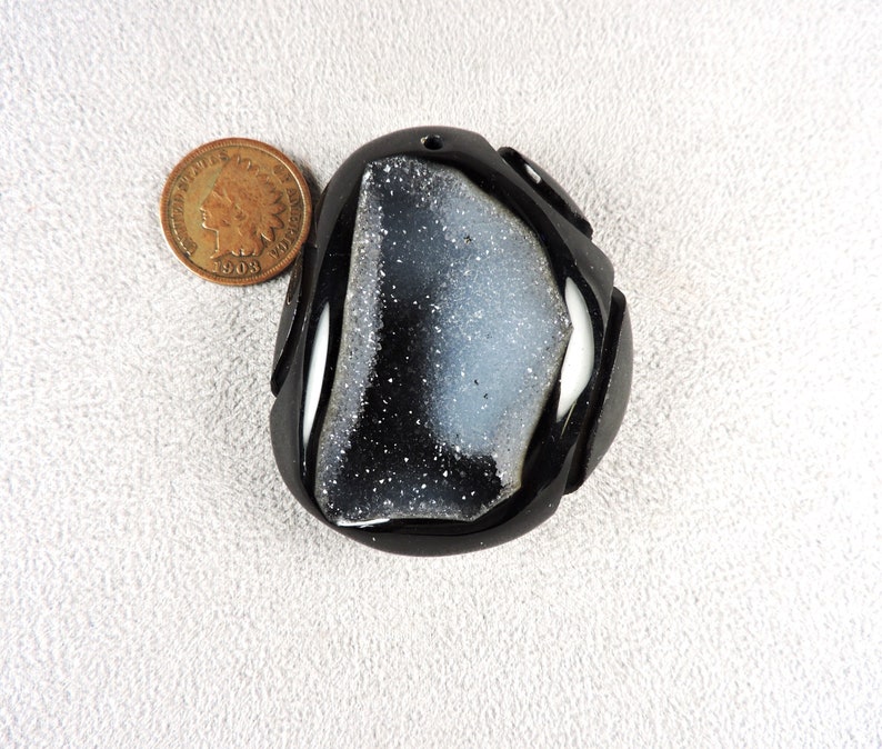 Agate noire avec pochette en quartz Druzy, sculpture en agate noire, cabochon en agate noire, stock C6549, de 49erMinerals image 2