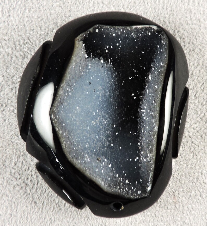 Agate noire avec pochette en quartz Druzy, sculpture en agate noire, cabochon en agate noire, stock C6549, de 49erMinerals image 6