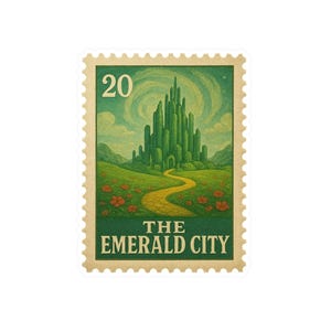 Könnte beinhalten: Ein Aufkleber, der einer alten Briefmarke ähnelt. Das Design zeigt die grüne Emerald City mit einer gelben Backsteinstraße, roten Blumen und dem Text "THE EMERALD CITY". Die Briefmarke hat ein grünes und beiges Farbschema mit der Zahl "20" oben links.