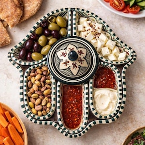 Bandeja de cerámica marroquí Hamsa hecha a mano para servir, con tagine / Plato para aperitivos.