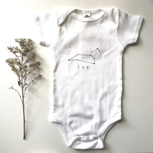 Leo Konstellation Bio Baby Body