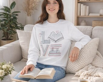 ラブブックス スウェットシャツ | 文学的な本を積み重ねたデザイン