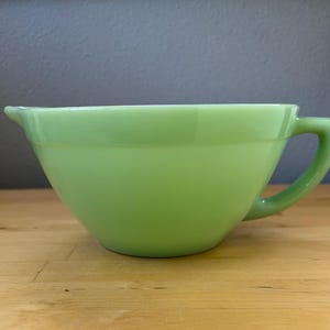 Jadeite Fire King Batter Bowl, Vintage Glass Kitchenware, Handle and Spout, Nice.