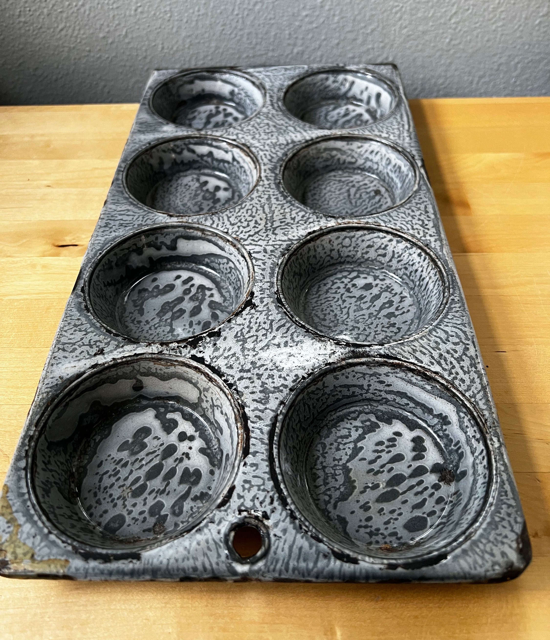 casaWare Ceramic Coated NonStick 12 Cup Muffin Pan (Red Granite