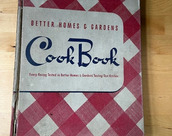 Vintage Better Homes and Gardens Cookbook, 1944 De Luxe Edition, Wartime Supplement, Worn and Cared For, As-is.