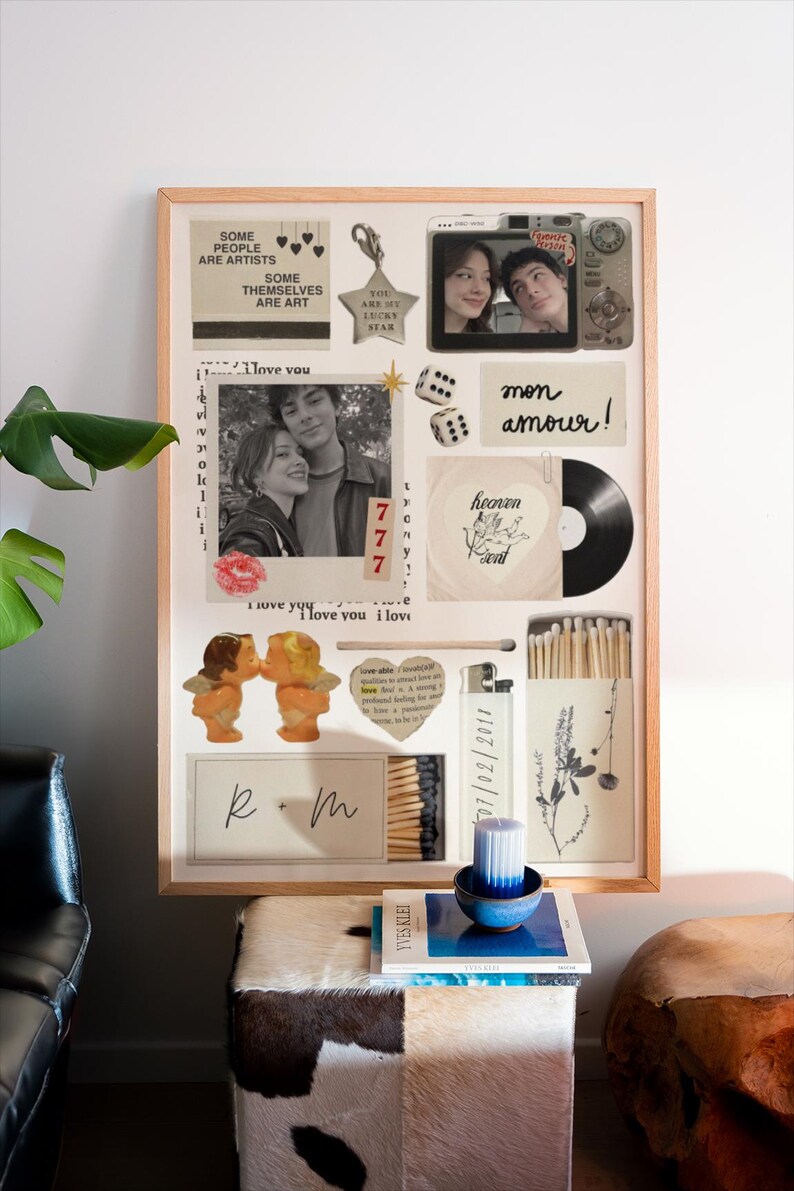 Op de afbeelding: Een ingelijste collage met foto's, tekst en decoratieve elementen. Bevat een zwart-wit foto van een stel, dobbelstenen, een vinylplaat en de zin "mon amour!". Andere tekst bevat "Some people are artists" en "I love you."
