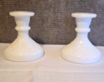 Set vintage di 2 portacandele a forma di grappolo d'uva in vetro opalino Westmoreland, colore bianco.