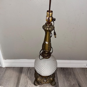 Vintage Hobnail Tischlampe