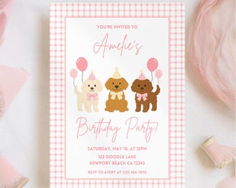 Puede incluir: Una invitación de cumpleaños con estampado de cuadros rosas y blancos. La invitación presenta tres perros de dibujos animados con gorros de fiesta y globos. El texto dice "You're Invited to Amelie's Birthday Party!" con detalles del evento.