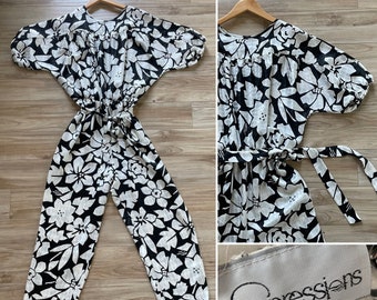 1980s Vintage EXPRESSIONS By YOUNG HAWAII Jumpsuit  Pant Suit  Black and White Ditzy Floral Romper  One Piece  Playsuit  Tropical