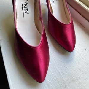 1980s Vintage Berry Wine Satin Pumps / Kitten Heels From PIMENTO by Thom McCan / size 5 / Excellent Condition