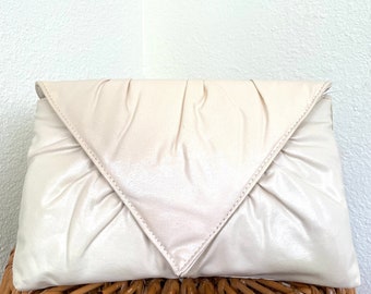 1980s Vintage Off White Ivory Leather Large Envelope Clutch with Removable Shoulder Strap