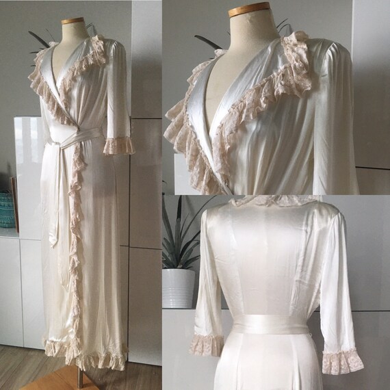 1940s Vintage Creamy Robe / Silk Chemeuse / Rayon
