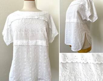 1980s Vintage White Cotton Blend Eyelet Boat Collar Short Sleeve Summer Blouse Size Large