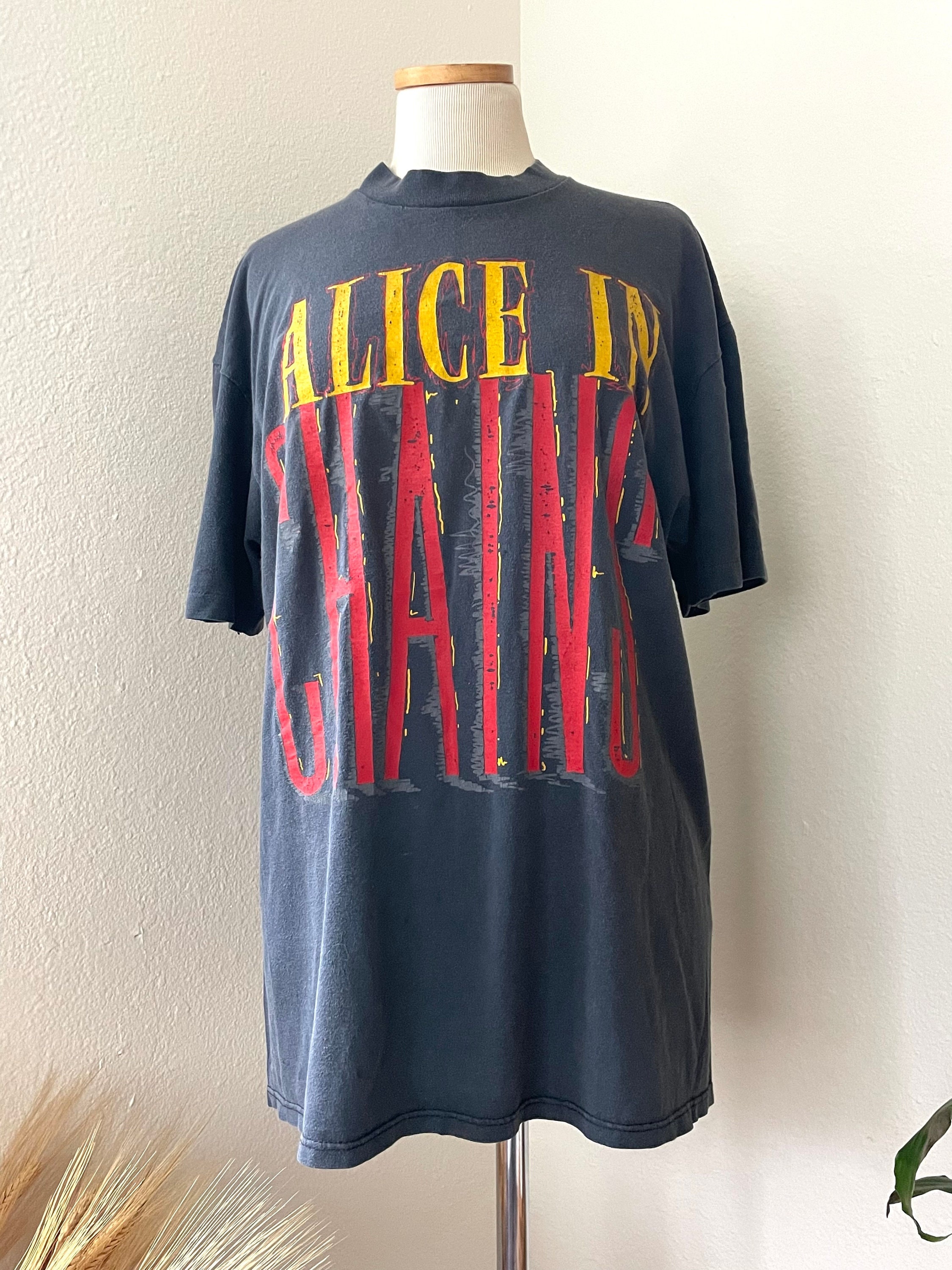 1989 Vintage ALICE in CHAINS Tshirt Super Rare Original so F 1989 Vintage ALICE in CHAINS Tshirt Super Rare Original so F
