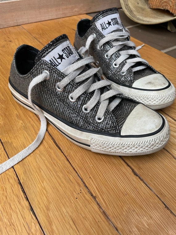 Silver converse size 4 top