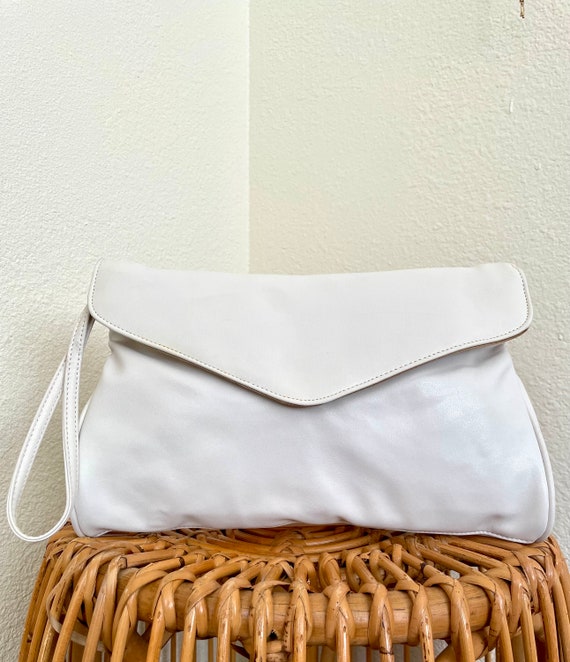 1980s Vintage White Leather Envelope Clutch Purse… - image 1