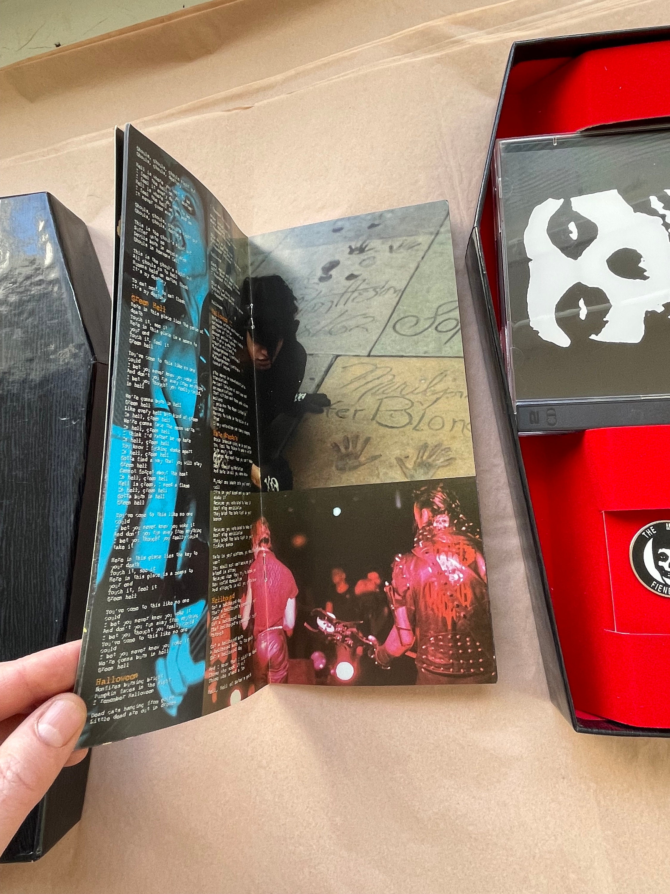 1996 Vintage THE MISFITS Coffin Boxed Set Includes Enamel 1996 Vintage THE MISFITS Coffin Boxed Set Includes Enamel