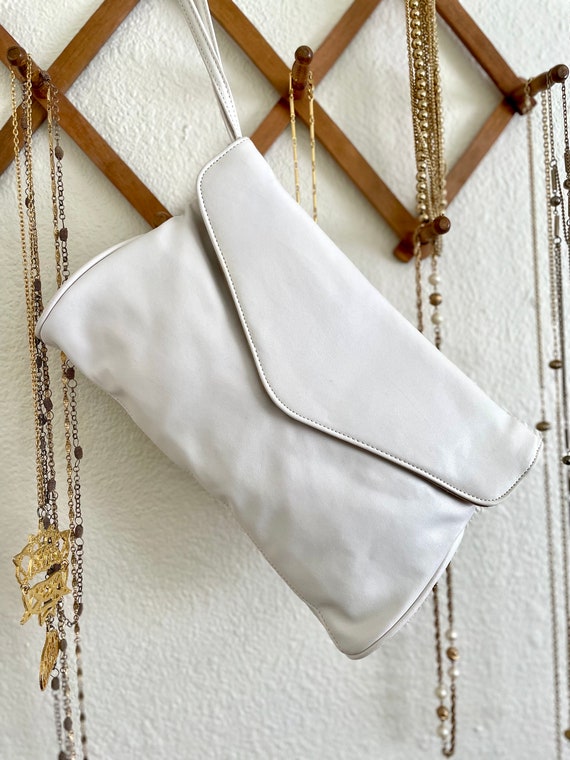 1980s Vintage White Leather Envelope Clutch Purse… - image 2