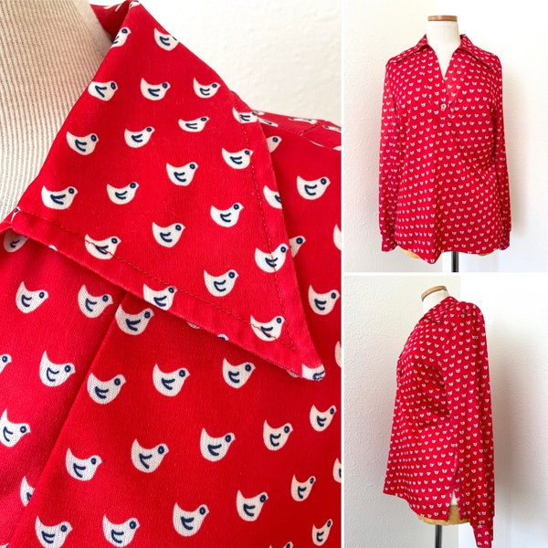 1970s Vintage Red White and Blue Dagger Collar Polyester Long Sleeved Pullover Blouse with Birds Novelty Print