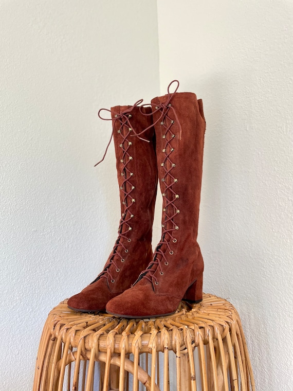 1970s Vintage Chestnut Brown Suede Lace Up Knee Bo