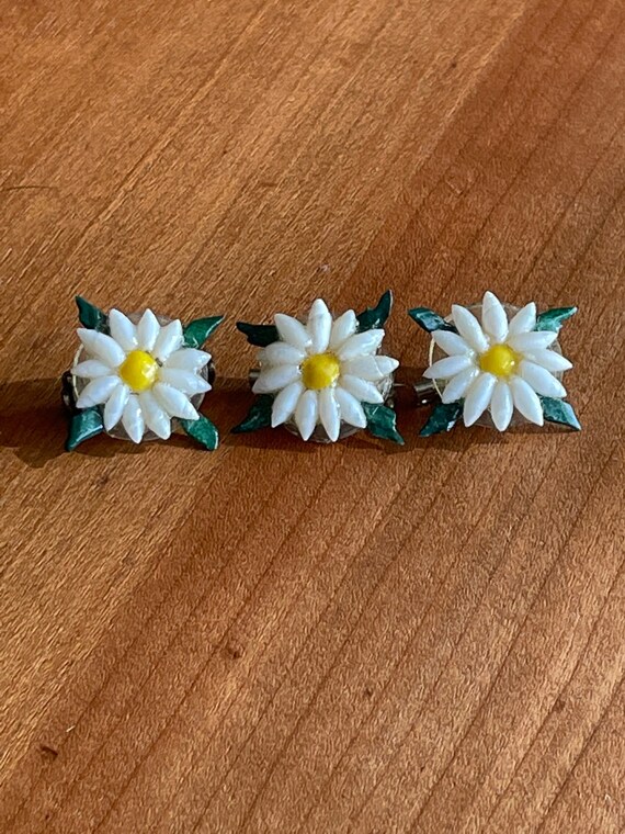 Vintage 1950s shell flower - Gem