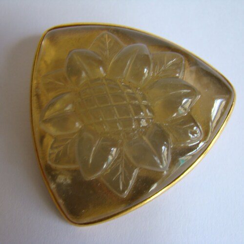 Escada brooch shops