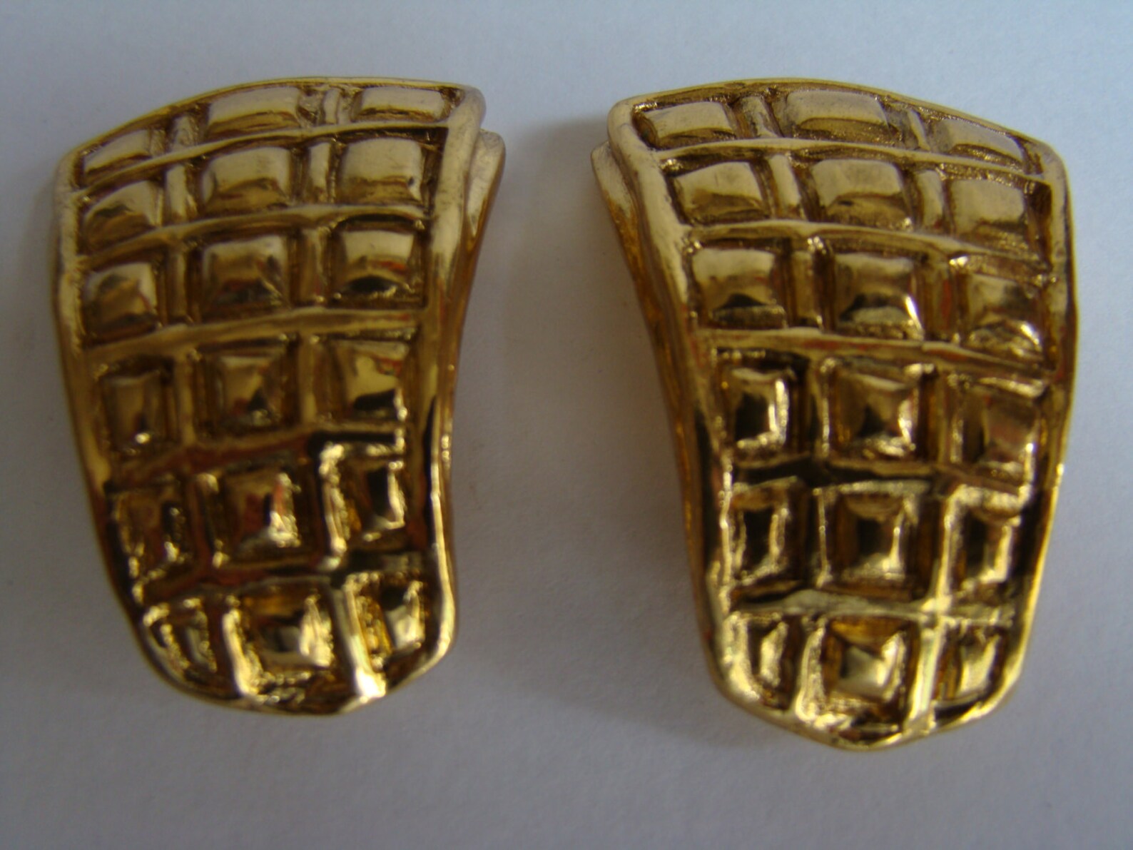 Boucles D'oreilles Clips J.L. Scherrer Vintage - Métal Doré Et émail, Occasion