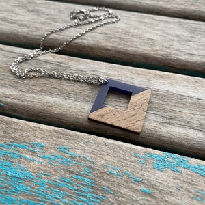 Wood and Deep Blue Diamond-Shaped Pendant Necklace