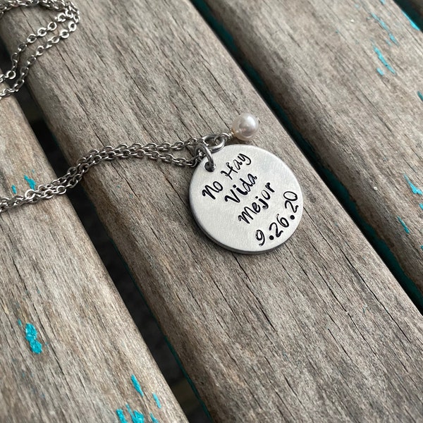 Spanish Best Life Ever Inspiration Necklace- "No Hay Vida Mejor" with baptism date and an accent bead in your choice of colors