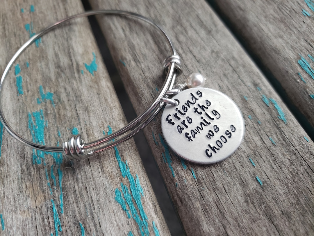 Friends are sisters we choose for ourselves bracelet top