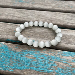 White Cat&#39;s Eye Beaded Bracelet - Stretchy Bracelet