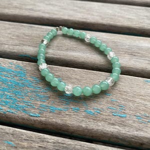 Mint Beaded Bracelet - Stretchy Bracelet in Mint/Jade and Crackle/Clear