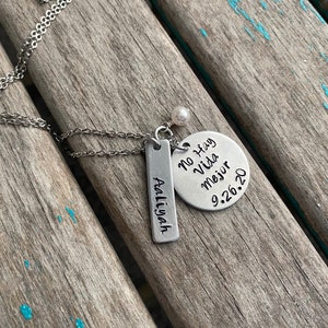 Personalized Spanish No Hay Vida Mejor Necklace- customized with date, name, and bead of your choice