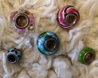 VTG Lot (6) beads, 3 Glass, 1 Sterling Star, 2 Clay beads; Pandora-like bracelet